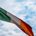 Irlanda Prohíbe las Criptomonedas a los Partidos Políticos para Evitar Injerencias Extranjeras