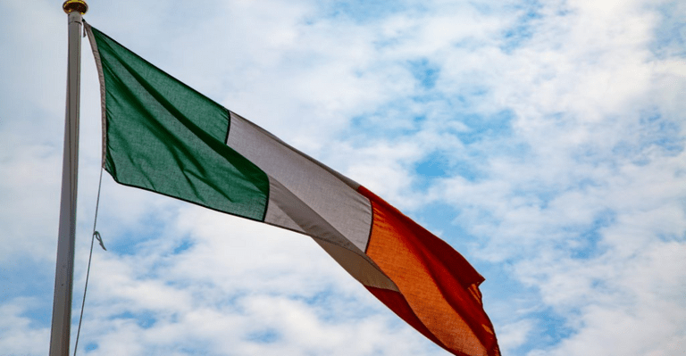Irlanda Prohíbe las Criptomonedas a los Partidos Políticos para Evitar Injerencias Extranjeras