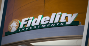 La Senadora Elizabeth Warren Cuestiona a Fidelity Investments por sus Servicios de Planes de Pensiones 401(K)