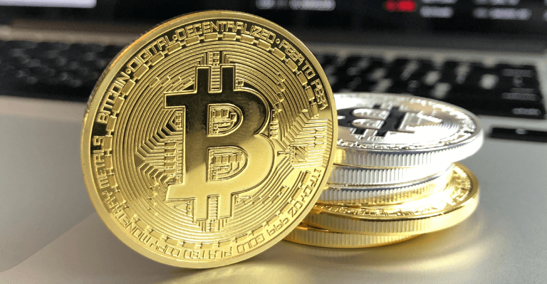 Bitcoin Supera los 22.000 Dólares, pero los Analistas se Muestran Cautelosos