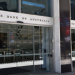 El Gobernador del Banco de la Reserva de Australia Prefiere las Criptomonedas Privadas