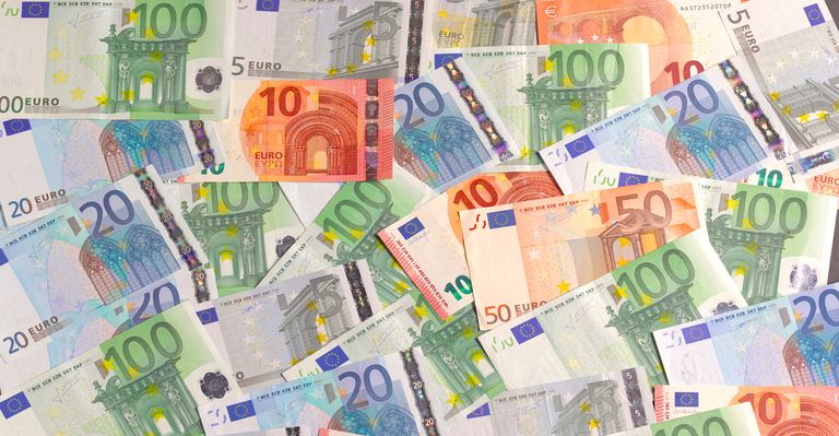 El Euro y el Dólar Están en Paridad por Primera Vez en 20 años