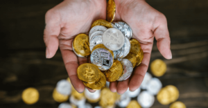 Diferentes Agencias Luchan Continuamente para Poner la Industria de las Criptomonedas Bajo su Competencia