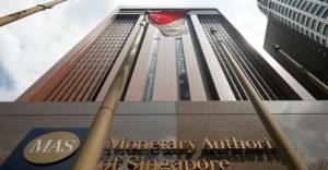 Singapur Prohibirá a los Inversores Pedir Préstamos para Comprar Criptomonedas
