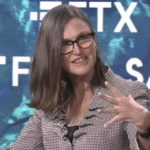 Cathie Wood predice que Bitcoin podría valer 1,5 millones de dólares en 2030