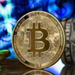 Bitcoin cerca de $64,000 debido a retiros masivos de ETFs y movimientos del gobierno alemán