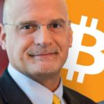 Mike McGlone Advierte Sobre una Recesión y Caída del Mercado Cripto