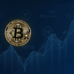 Bitcoin en primer plano con gráfico ascendente tocando la resistencia de 118k y logos de ETFs en el fondo, tono azulado.