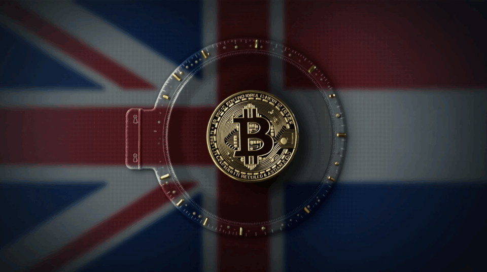 Encabezado realista: puerta de bóveda, Bitcoin, banderas Reino Unido y NL reflejadas, iconos sociales y fondo regulatorio.