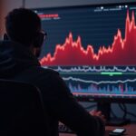Trader cripto frente a pantalla ve gráfico rojo quebrar soporte; logo BNB y Fed impulsan volatilidad.
