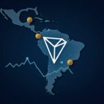 Logo central de TRON sobre un mapa de LATAM, flujos de stablecoins y un gráfico ascendente de precio