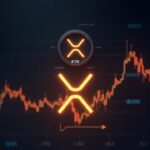 Logo XRP sobre gráfico de precios con silueta regulatoria y cuenta atrás, señalando el soporte 2,70