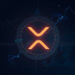 Logo de XRP centrado y brillante, con gráficos ascendentes, tickers de ETF, bóveda digital y red blockchain en newsroom.