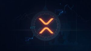 Logo de XRP centrado y brillante, con gráficos ascendentes, tickers de ETF, bóveda digital y red blockchain en newsroom.