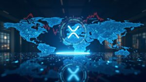 Sala de redacción fotorrealista con un holograma de IA que proyecta bandas de precios de XRP, SOL y ADA sobre un mapa de mercados global.