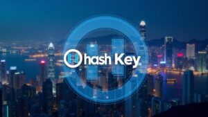 Logotipo de HashKey centrado con el skyline de Hong Kong, indicadores digitales y superposiciones de valores tokenizados.