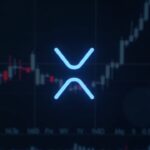 Cabecera realista de XRP con logo, precio cerca de 1.90, señales del gráfico mixtas, cruce de la muerte y señales de venta del MACD, operador frente a pantalla de datos