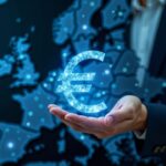 Imagen fotorrealista de un banquero central europeo con un símbolo de euro digital, sobre un mapa holográfico de Europa, un escudo de privacidad y nodos de red.