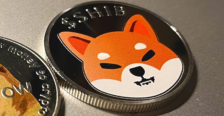 Massive Sale of 400 Billion SHIB Shakes the Crypto Market